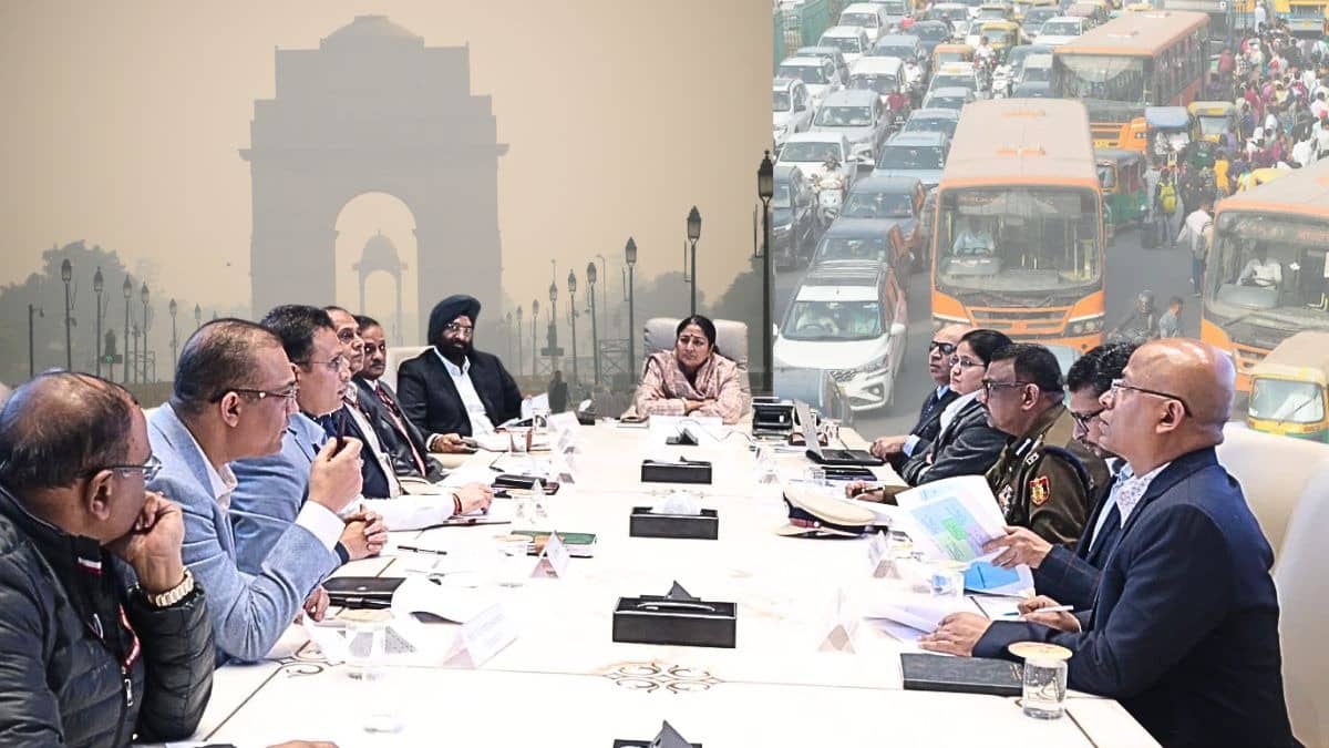 Delhi Pollution: बिना PUC सर्टिफिकेट के वहनों पर एक्शन, OLA-Uber की बसें... प्रदूषण पर दिल्ली सरकार के ताबड़तोड़ फैसले, कितना होगा असर?