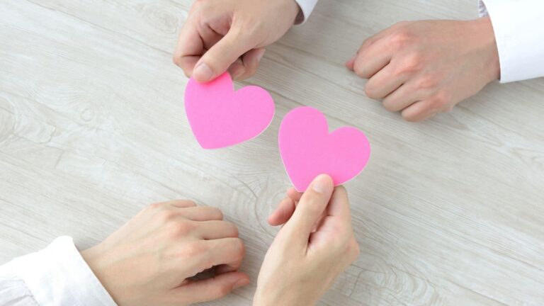 Relationship Trends: ये 5 नए ट्रेंड्स 2026 में बदल देंगे प्यार की परिभाषा! आप भी जान लें तुरंत