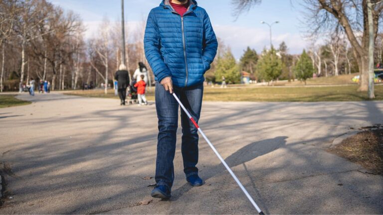 50 साल तक अंधेपन का नाटक कर सरकारी खजाने से की ठगी, सच जानकर हर कोई रह गया दंग!