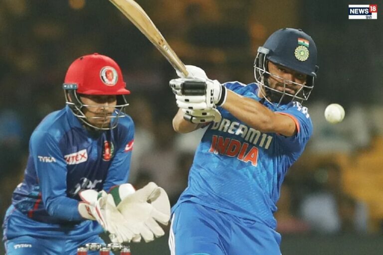 सेलेक्टर्स ने सुधारी गलती, टीम इंडिया में लौटे 'सिक्सर किंग' रिंकू सिंह