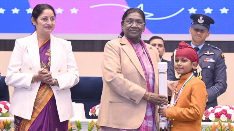 ऑपरेशन सिंदूर के छुपे रुसतम 10 साल के श्रवण सिंह को राष्ट्रपति ने किया सम्मानित, क्या था रोल, लोग क्यों कहने लगे 'छोटा सैनिक'?