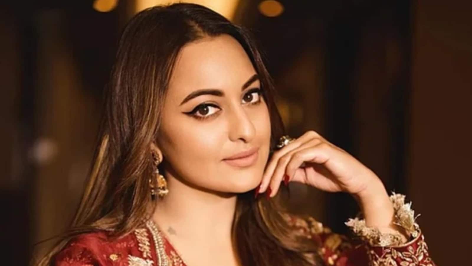 Sonakshi Sinha: ऑनलाइन ट्रोलिंग पर बोलीं सोनाक्षी सिन्हा, 'कोई भी कहीं भी बैठ कर आपको कुछ भी बोल रहा है'