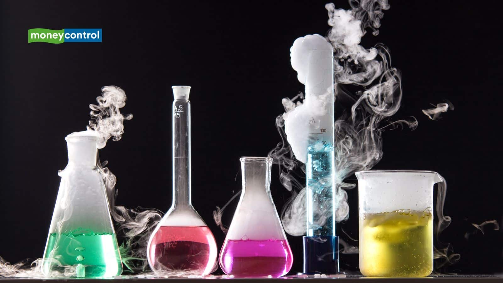 Chemical stocks outlook : डॉलर की मजबूती से हुआ लोचा, केमिकल इंडस्ट्री को पड़ रही दोतरफा मार