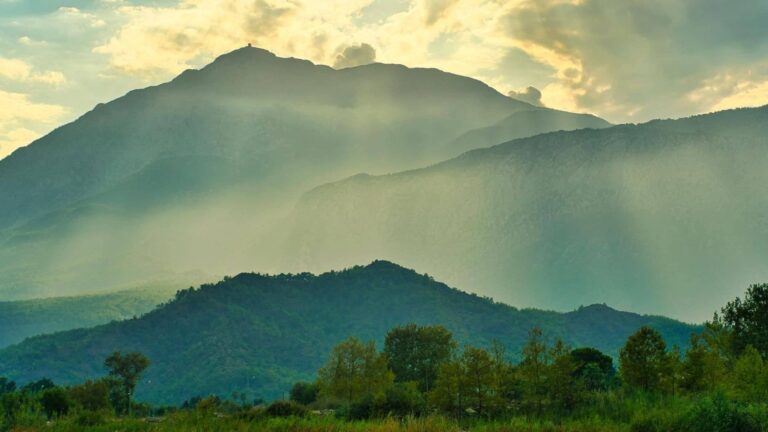 Aravalli Mountain Mining: अरावली पर SC का क्या है फैसला? राजस्थान रेगिस्तान बनने की ओर हो जाएगा अग्रसर, एक्सपर्ट्स को क्यों सता रही चिंता?