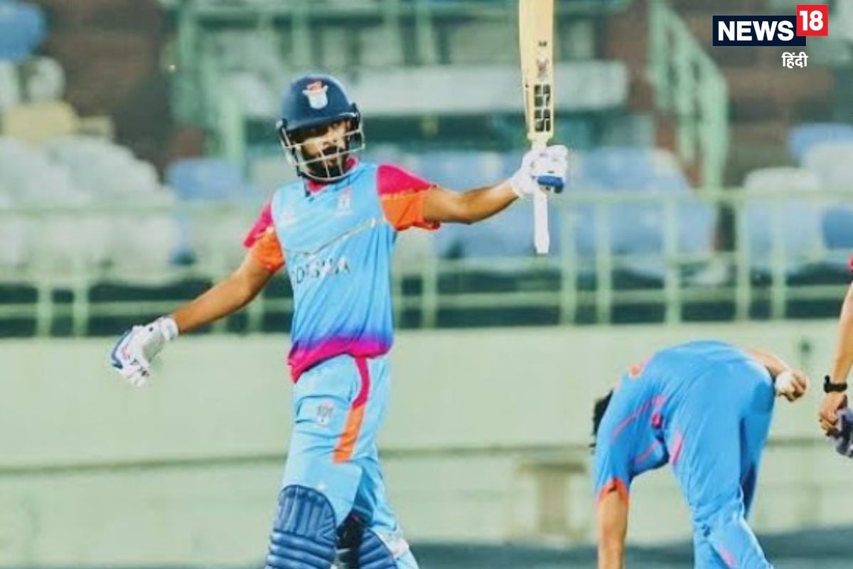 स्वास्तिक सामल कौन हैं...दोहरा शतक जड़कर तोड़ा यशस्वी जायसवाल का रिकॉर्ड