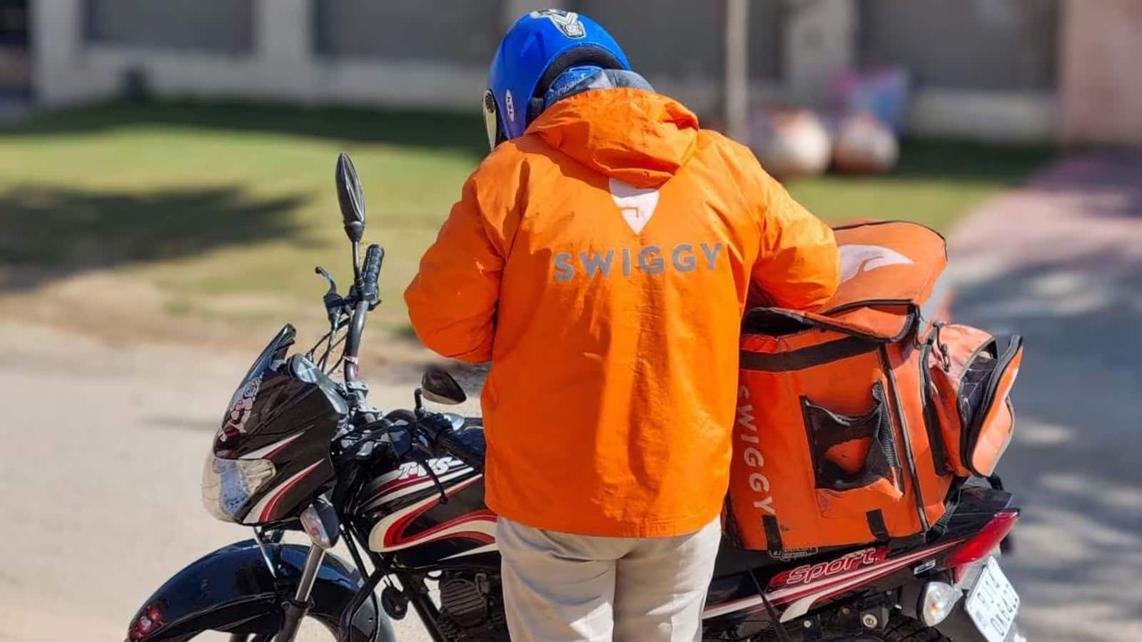 ईयर एंड और हड़ताल के बीच Swiggy, Zomato की डिलीवरी पार्टनर्स को मनाने की कोशिश, इंसेंटिव बढ़ाए