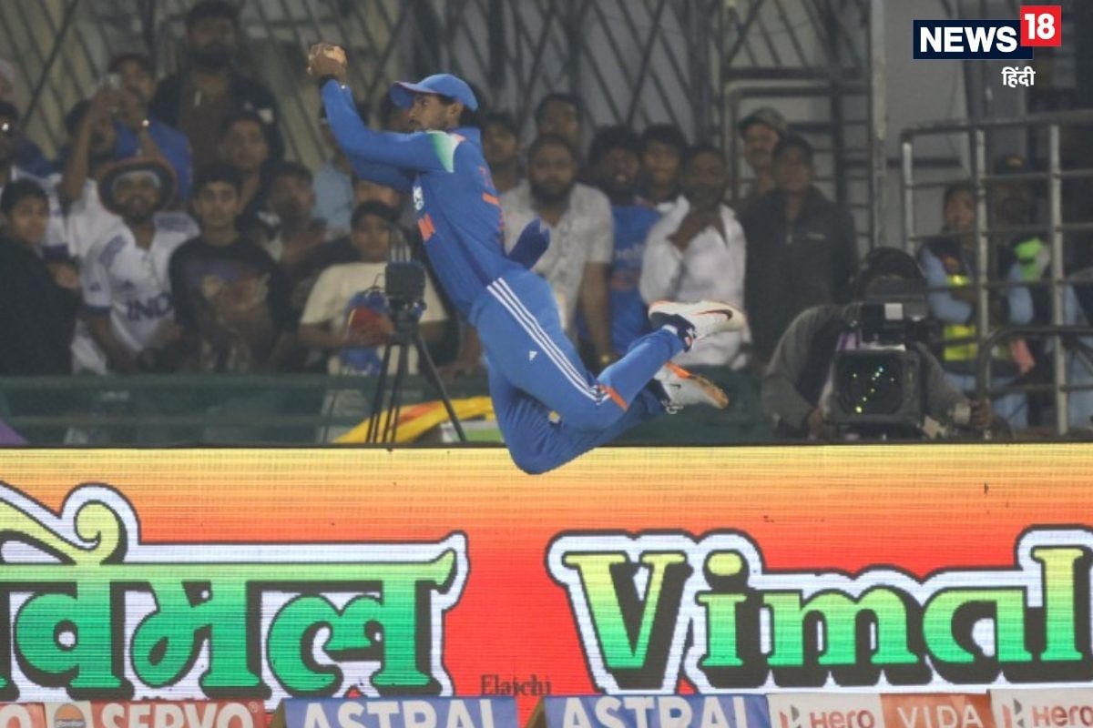 सिक्स के लिए जा रही थी गेंद...तिलक वर्मा ने उड़कर 5 रन बचाया, देखें VIDEO