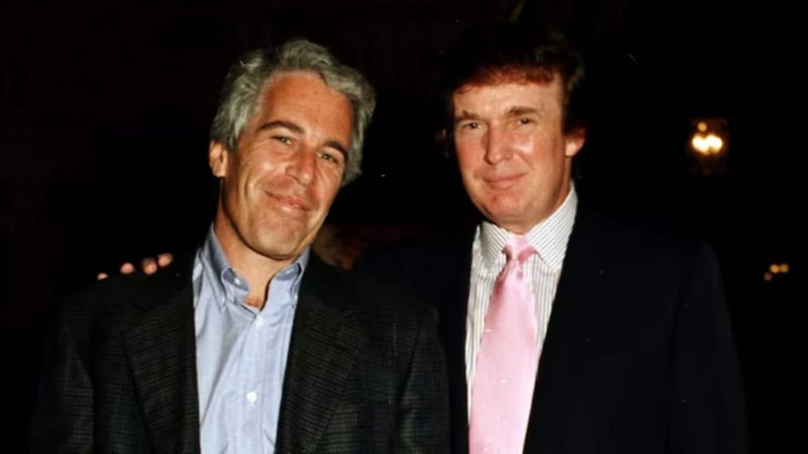 Epstein Files: अमेरिकी न्याय विभाग की साइट से गायब हो गईं 16 फाइल, ट्रंप की तस्वीर भी शामिल