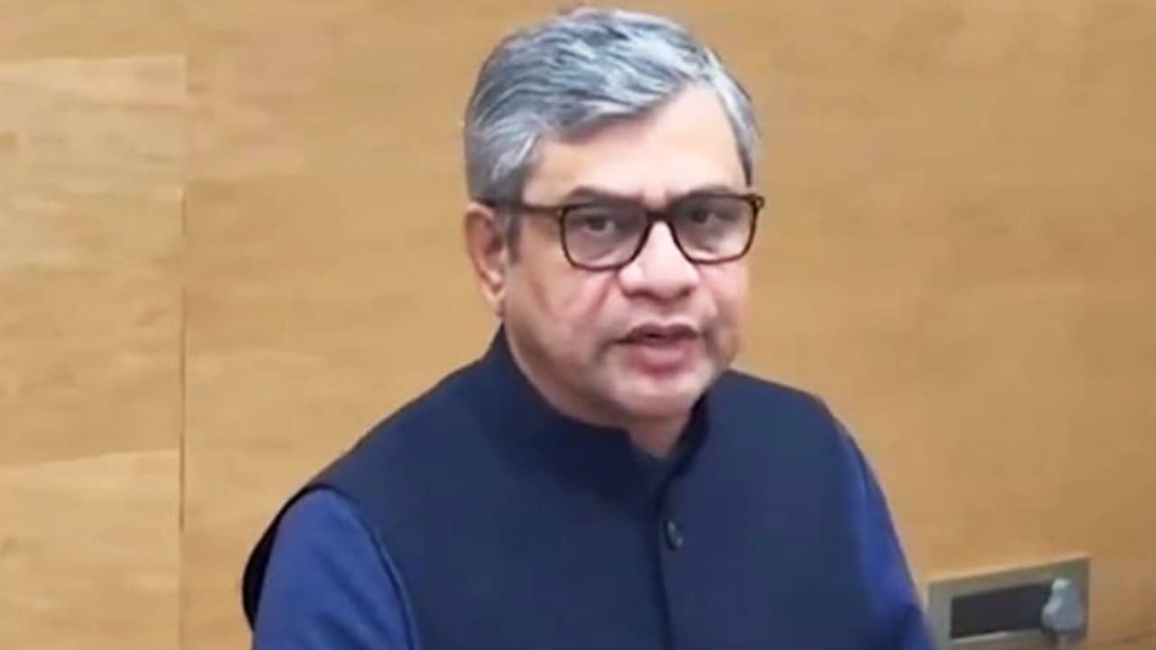 Hydrogen Train: जल्द पटरी पर दौड़ेगी भारत की पहली और दुनिया की सबसे पावरफुल हाइड्रोजन ट्रेन, जानिए क्या है इसकी खासियत