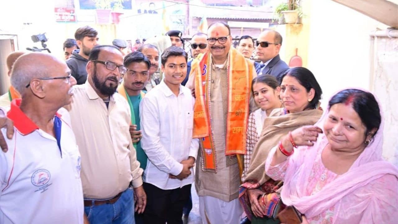 UP: विधानसभा चुनाव से पहले एक्शन में BJP, 'कुंडी खटकाओ' अभियान के जरिए घर-घर पहुंच रहे कार्यकर्ता, SIR पर दे रहे संदेश