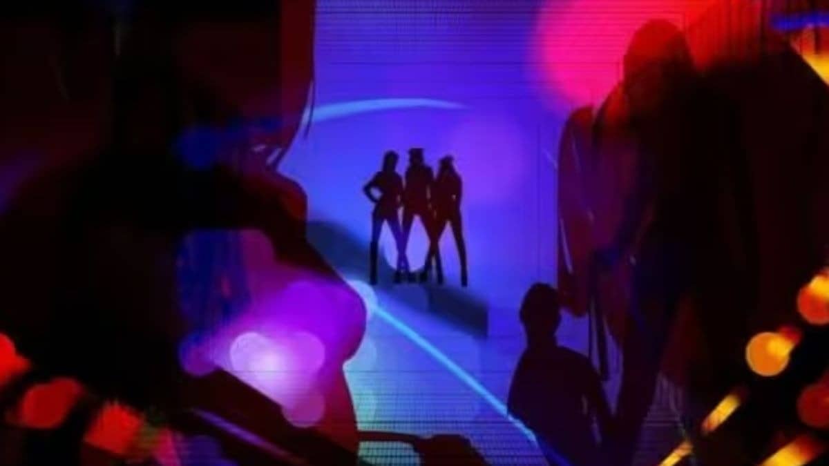 Varanasi: स्पा सेंटर की आड़ में चल रहा था सेक्स रैकेट, पुलिस रेड में 9 लड़कियों समेत 13 आरोपी गिरफ्तार