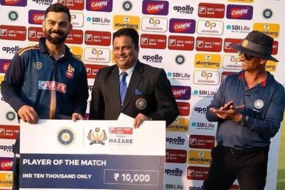 प्लेयर ऑफ द मैच में 10 हजार रुपये जीतने के बाद कोहली का चेहरा देखने लायक