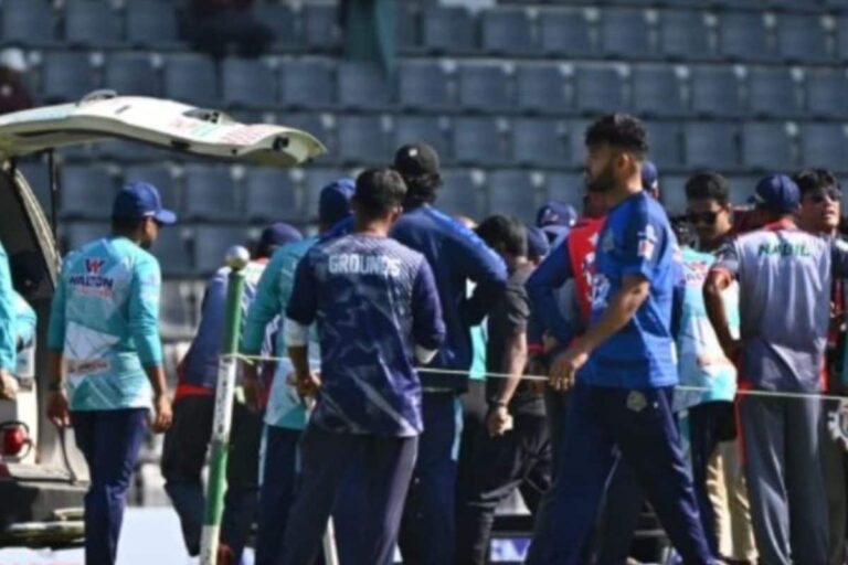 मैच शुरू होने वाला था, कोच गिर पड़े, दिया गया सीपीआर, नहीं बचाई जा सकी जान
