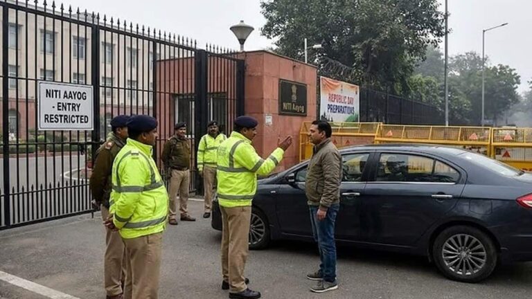सुरक्षा में सेंध! PMO ड्राइवर बनकर शख्स ने की NITI आयोग में घुसने की कोशिश, सुरक्षाकर्मी से हुई बहस