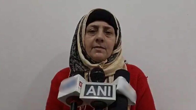 ‘आप हिंदू हैं, यहां नहीं पढ़ा सकतीं’! AMU की प्रोफेसर का गंभीर आरोप- 27 साल से यूनिवर्सिटी में हो रहा उत्पीड़न