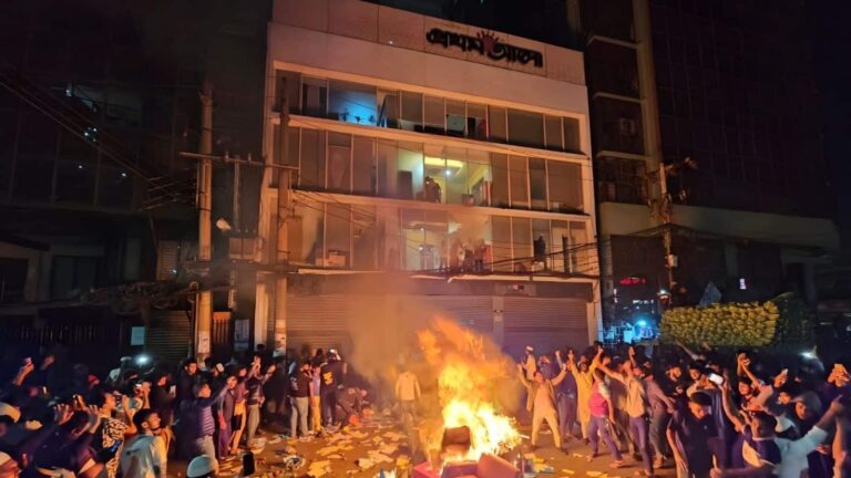 बांग्लादेश में एक और हिंदू पर भीड़ ने किया हमला, कट्टरपंथियों ने खोकोन चंद्र दास को किया आग के हवाले