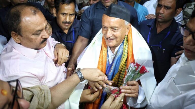 Padma Row in Maharashtra: भगत सिंह कोश्यारी को 'पद्म भूषण' मिलने पर महाराष्ट्र में बवाल, विपक्ष क्यों नाखुश है?