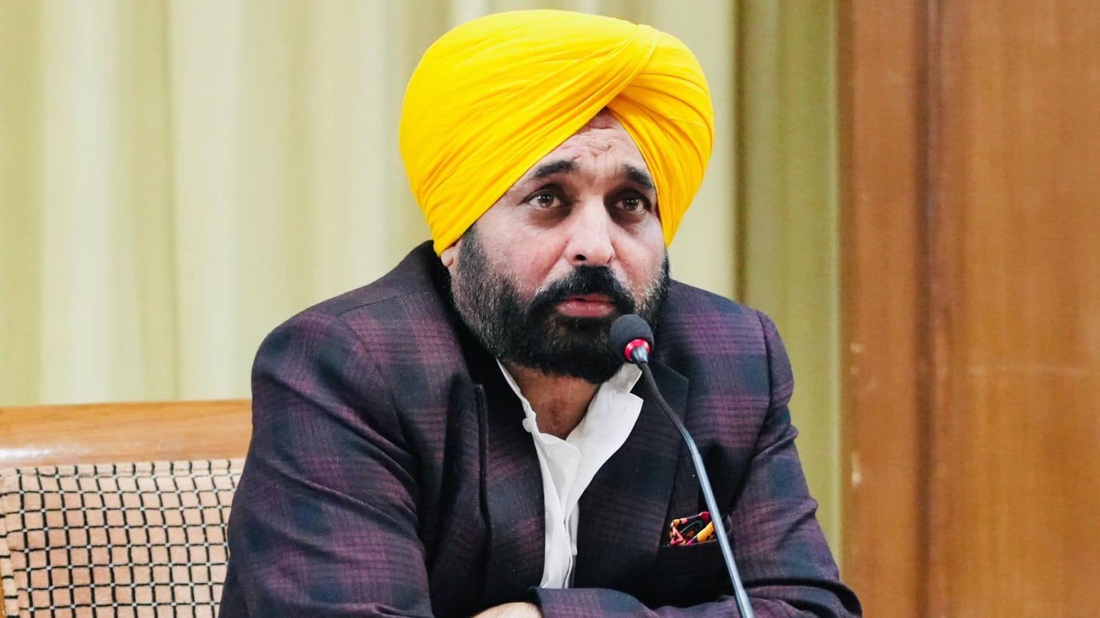 CM Bhagwant Mann: अकाल तख्त ने CM भगवंत मान को किया तलब...नंगे पैर होंगे हाजिर, जानें क्या है मामला