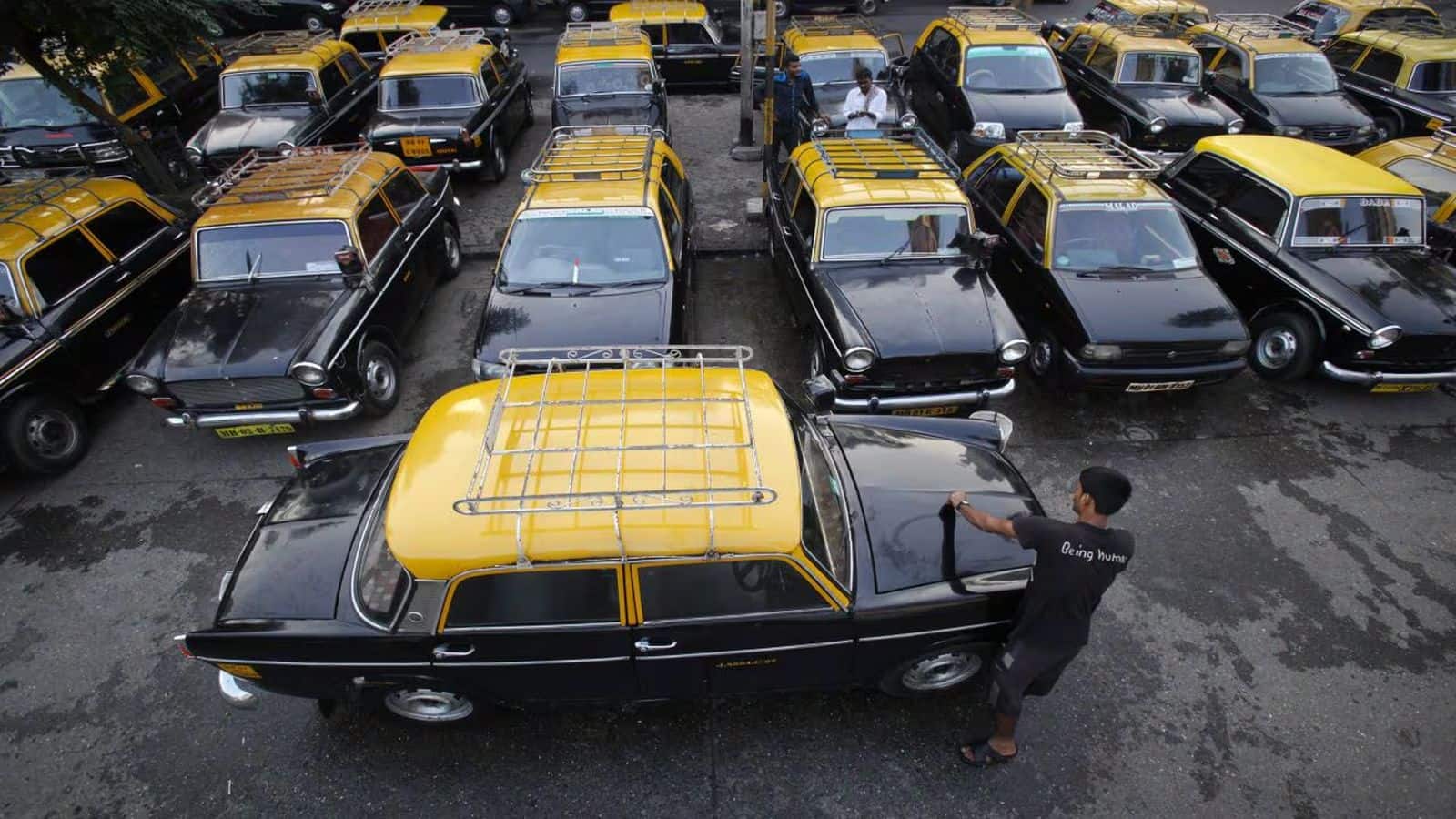 Mumbai News: 400 मीटर के लिए अमेरिकी महिला से वसूले 18,000 रुपये, शिकायत के बाद मुंबई का कैब ड्राइवर गिरफ्तार