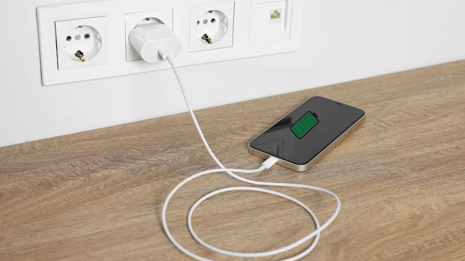 फोन की बैटरी बचाना है तो 100% चार्जिंग छोड़ें, ये है सही तरीका