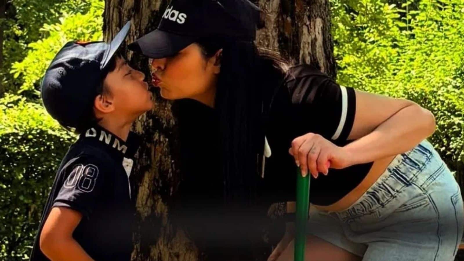 एनिवर्सरी पर तलाक का झटका, बच्चों से दूर हुईं सेलिना जेटली का इमोशनल पोस्ट वायरल