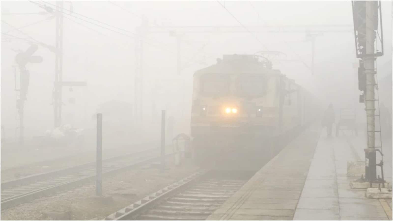 Train Delays Chandigarh: चंडीगढ़ में घने कोहरे से रेल यातायात बाधित, 2 वंदे भारत और शताब्दी सहित 10 ट्रेनें लेट