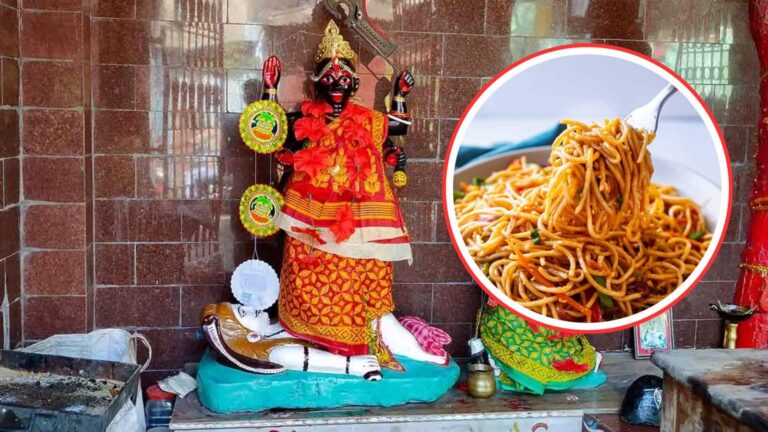 कोलकाता का चाइनीज काली मंदिर, जहां माता को प्रसाद में चढ़ाए जाते हैं नूडल्स!