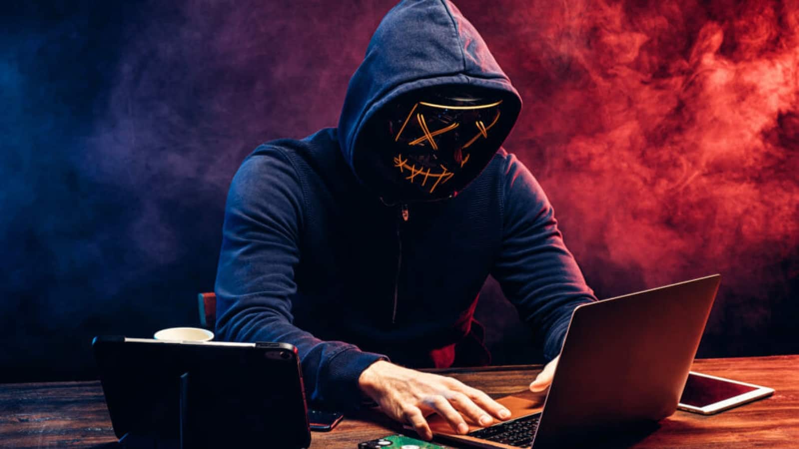 Karnataka Cyber Fraud: AI वाली गर्लफ्रैंड ने लगा दिया ₹1.53 लाख का चूना! न्यूड वीडियो के जरिए डेटिंग ऐप ने ऐसे बनाया लड़के को शिकार