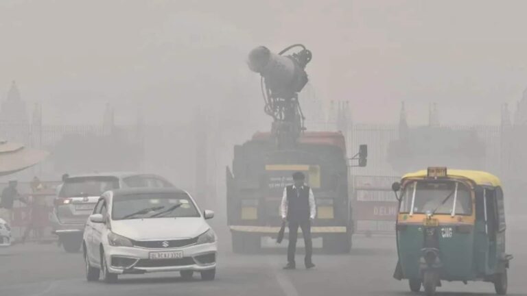 Delhi GRAP-4: दिल्ली का AQI 400 के पार, फिर लागू हुआ GRAP-4, हवा हुई जहरीली!