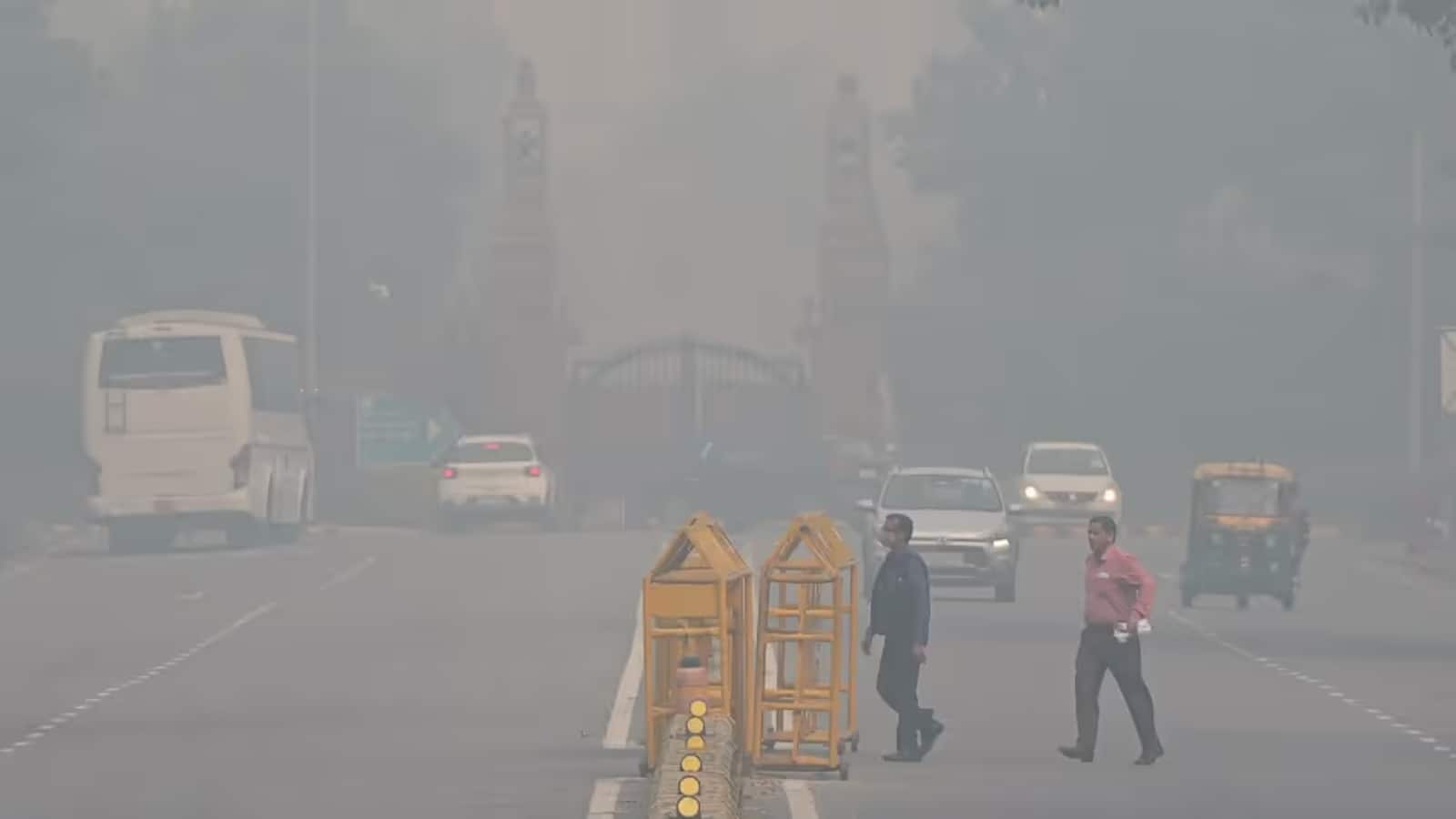 Delhi AQI: राजधानी में सांस लेना हुआ मुश्किल, AQI पहुंचा 364, कई इलाकों में ‘गंभीर’ हालात