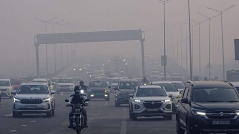 Delhi Cold Wave: सर्द हवाओं ने बढ़ाई मुश्किलें, दिल्ली में कुछ जगहों पर पारा 3.6°C तक लुढ़का, जानें आज का AQI