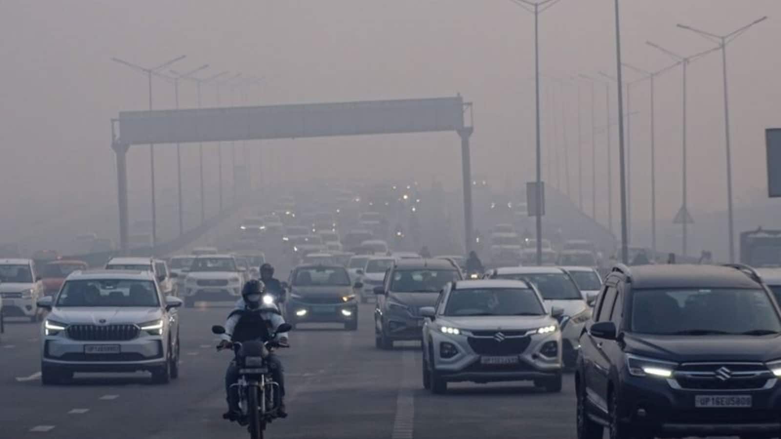 Delhi Cold Wave: सर्द हवाओं ने बढ़ाई मुश्किलें, दिल्ली में कुछ जगहों पर पारा 3.6°C तक लुढ़का, जानें आज का AQI