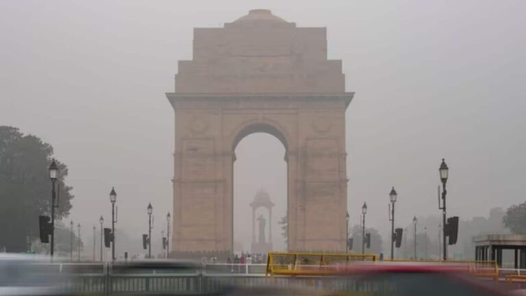 Delhi AQI: दिल्ली-NCR में GRAP-4 की पाबंदियां हटाई गई, एयर क्वालिटी में मामूली सुधार के बाद फैसला