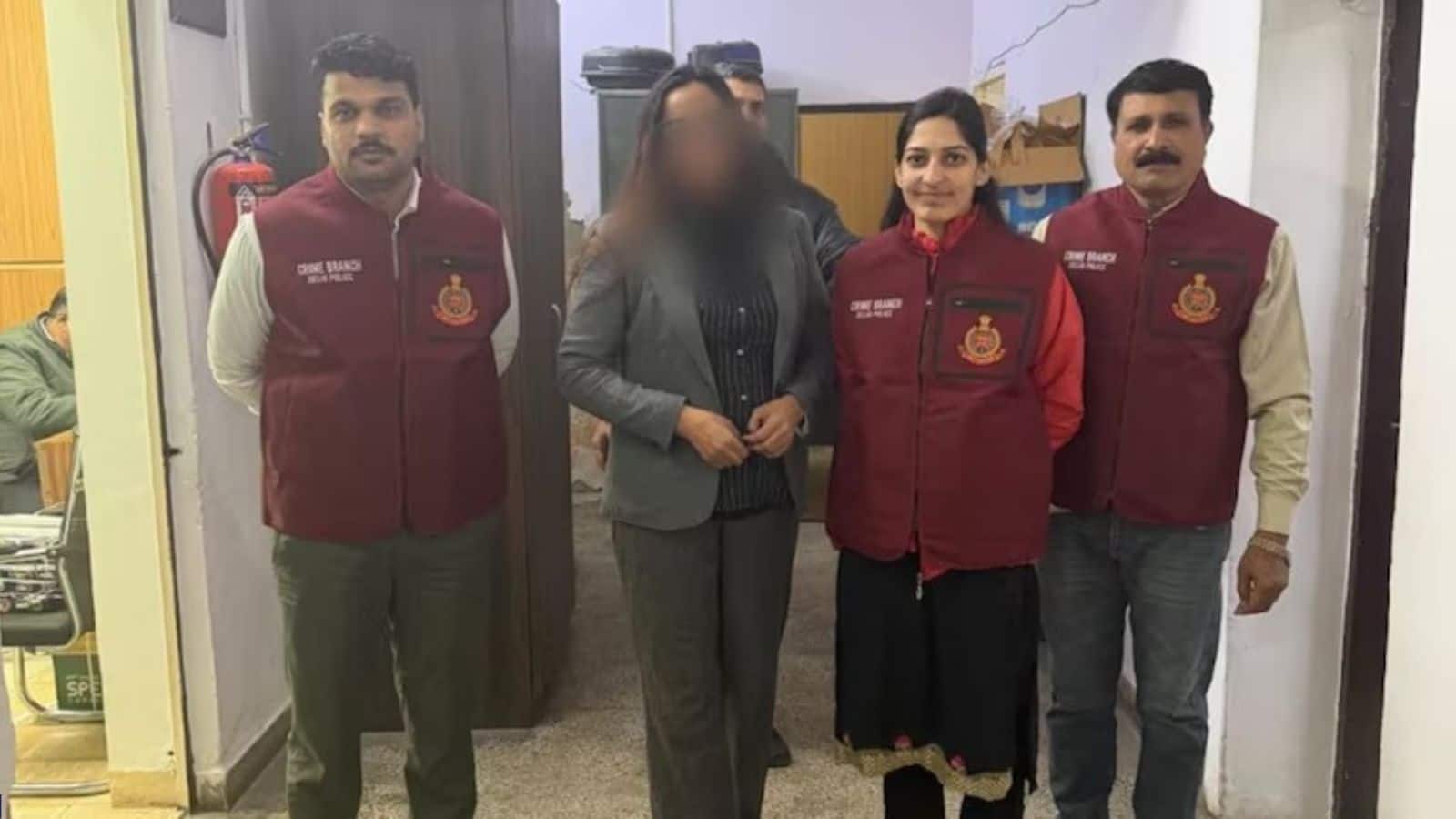 दिल्ली में 26 जनवरी से पहले बड़ी साजिश नाकाम, नकली एंबेसी कार के साथ महिला गिरफ्तार