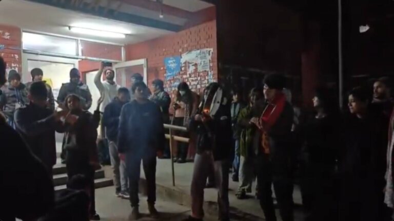 सुप्रीम कोर्ट के फैसले के खिलाफ JNU छात्रों का विरोध प्रदर्शन, पीएम मोदी और शाह के खिलाफ लगाए विवादित नारे