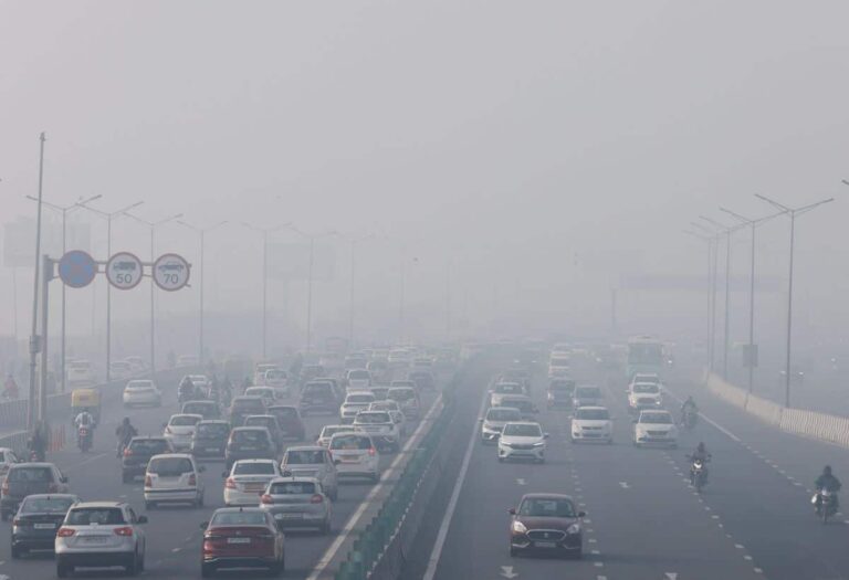 Weather Update: दिल्ली-NCR और इन राज्यों में अगले 4 दिन कड़ाके की ठंड और बारिश, IMD का अलर्ट जारी