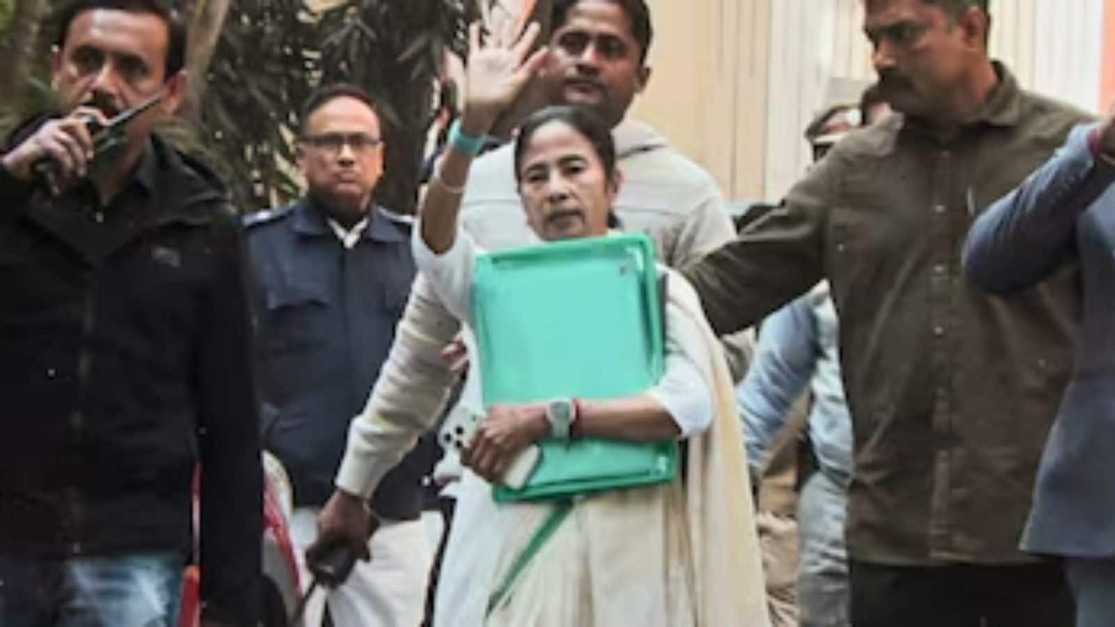 ED ने की I-PAC चीफ को समन करने की तैयारी, मुख्यमंत्री ममता बनर्जी पर लगाया 'सबूत मिटाने' का गंभीर आरोप