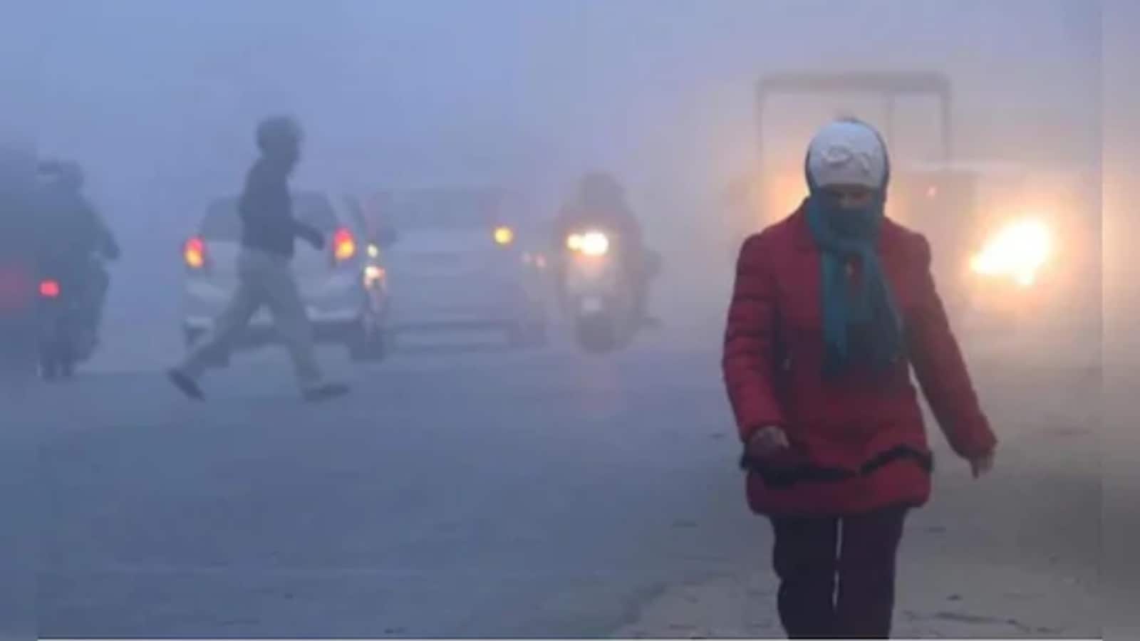 North India Weather: उत्तर भारत में ठंड का प्रकोप तेज, दिल्ली-यूपी में चलेगी शीतलहर, पहाड़ों पर भारी बर्फबारी की चेतावनी