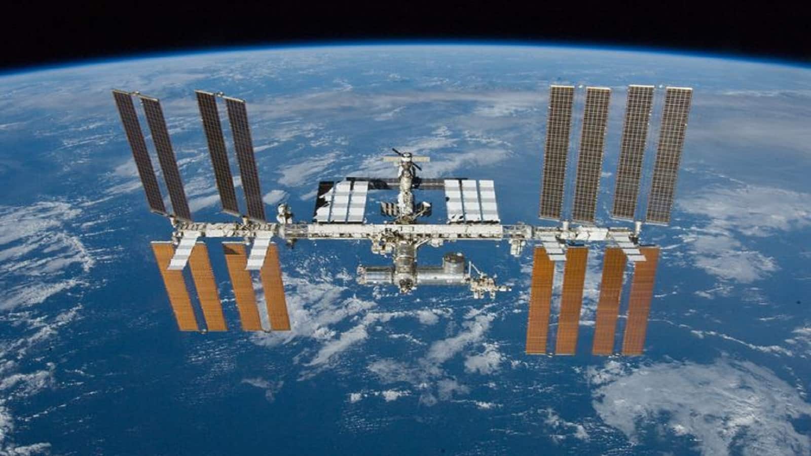 ISS Medical Emergency: 14 जनवरी को वापस लौट रहे एस्ट्रोनॉट, जानें कौन सी दवा साथ रखते हैं अंतरिक्षयात्री और नासा कैसे संभालता है हालात