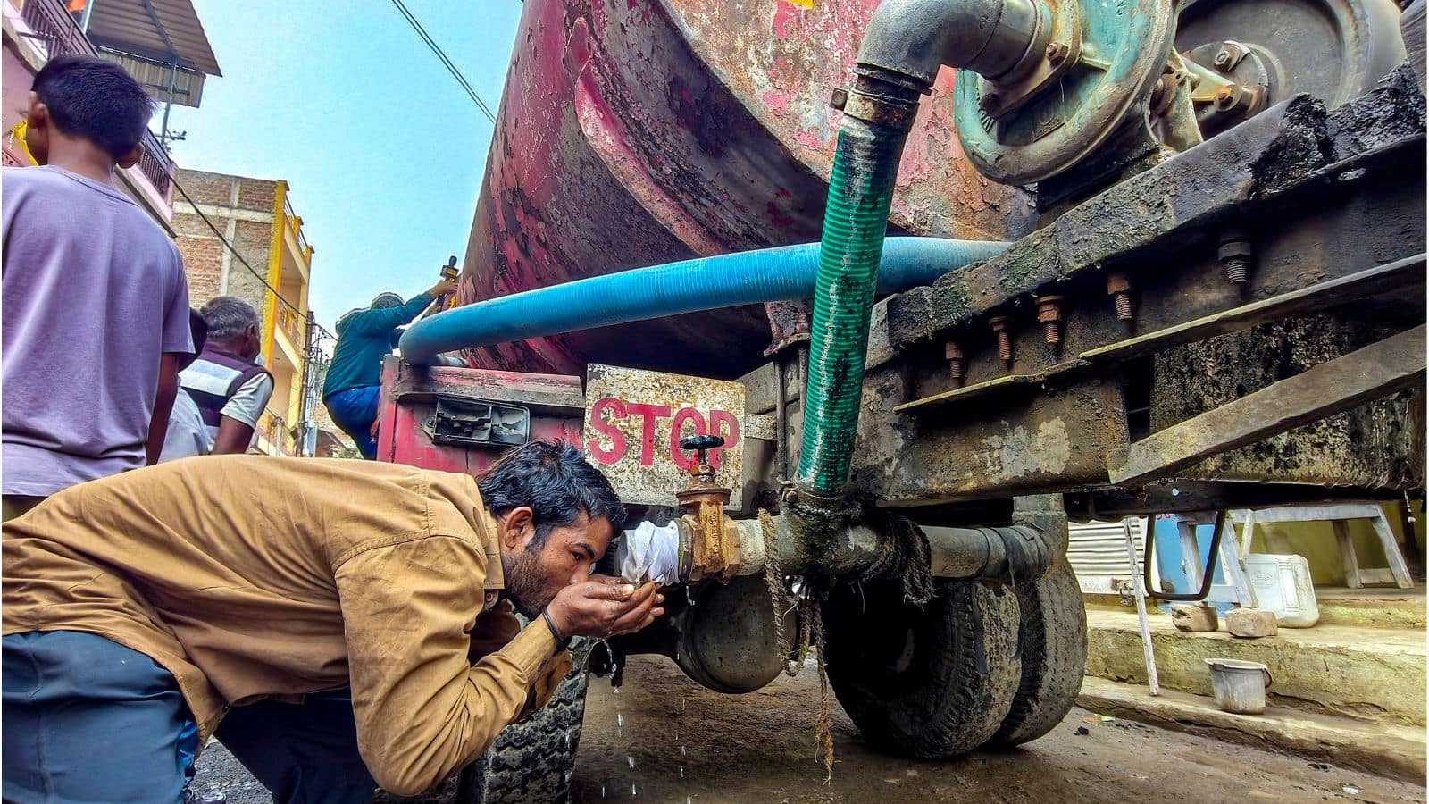 पानी नहीं जहर पी रहे हैं मध्य प्रदेश के ग्रामीण इलाकों के लोग! हर तीसरा गिलास है गंदा