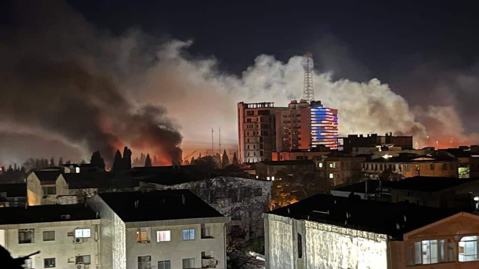 Iran Protest: ईरान में बिगड़े हालात, भीड़ ने सरकारी TV चैनल को लगाई आग, पोर्ट सिटी की सड़कों पर कर लिया कब्जा