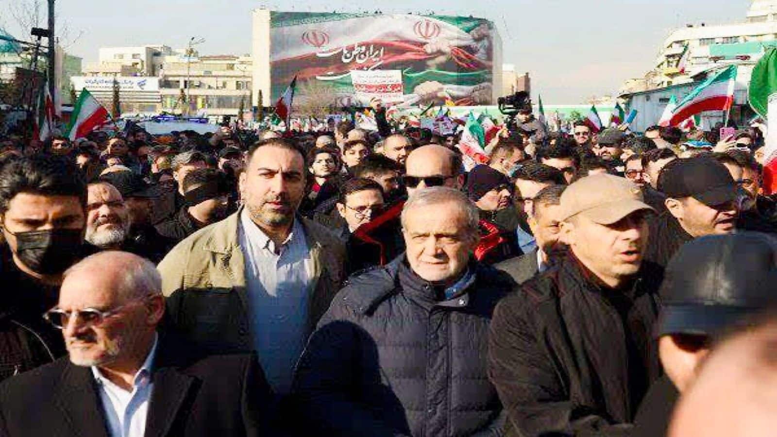 Iran protests: तेहरान में सरकार समर्थक रैली में शामिल हुए ईरान के राष्ट्रपति, 90 घंटे से इंटरनेट ब्लैकआउट जारी, जानें- बड़ी बातें