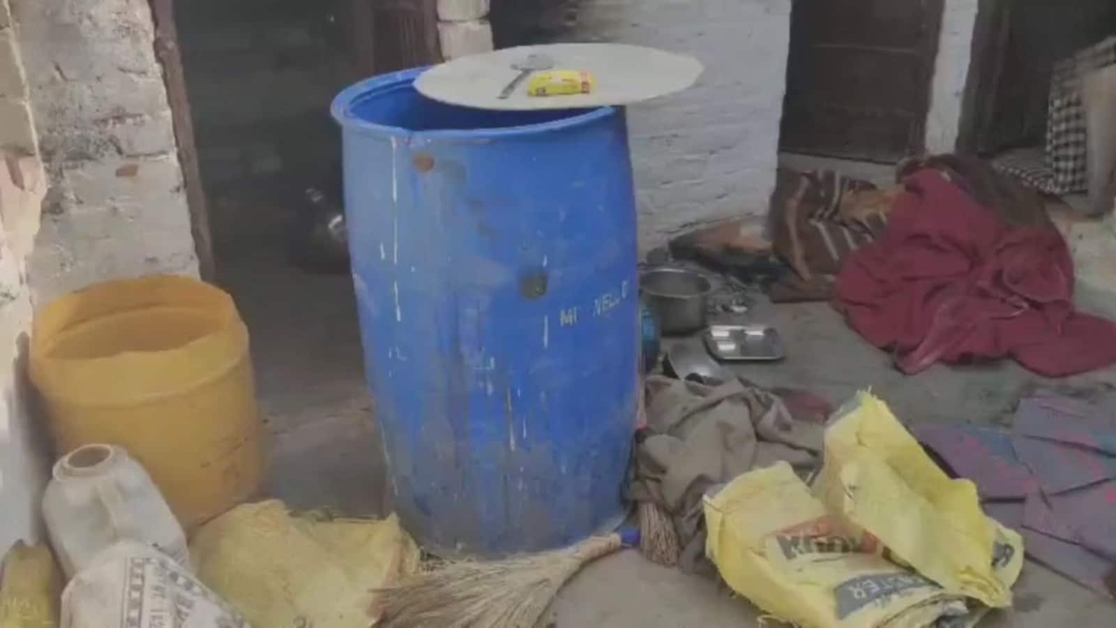 झांसी में मेरठ जैसा 'ब्लू ड्रम' हत्याकांड, रिटायर्ड रेलवे कर्मचारी ने की प्रेमिका की हत्या, फिर शव को ट्रंक में छुपाया