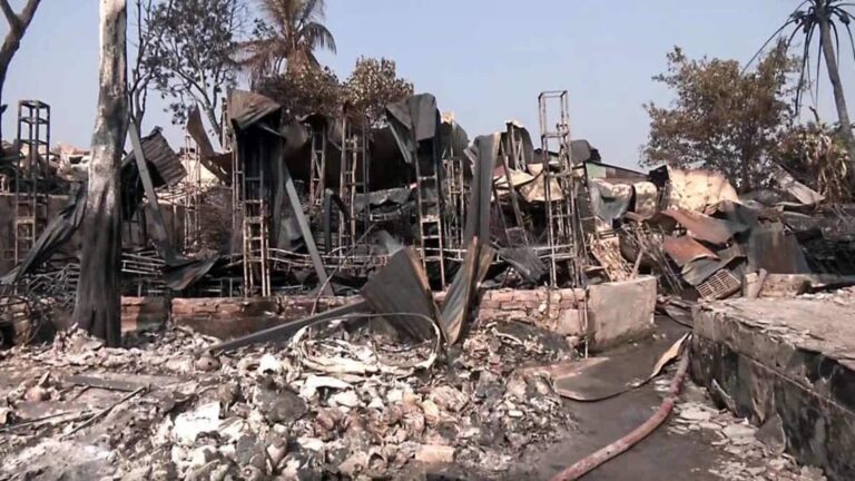 Kolkata Fire: कोलकाता अग्निकांड में मरने वालों की संख्या हुई 21, 28 लोग अभी भी लापता