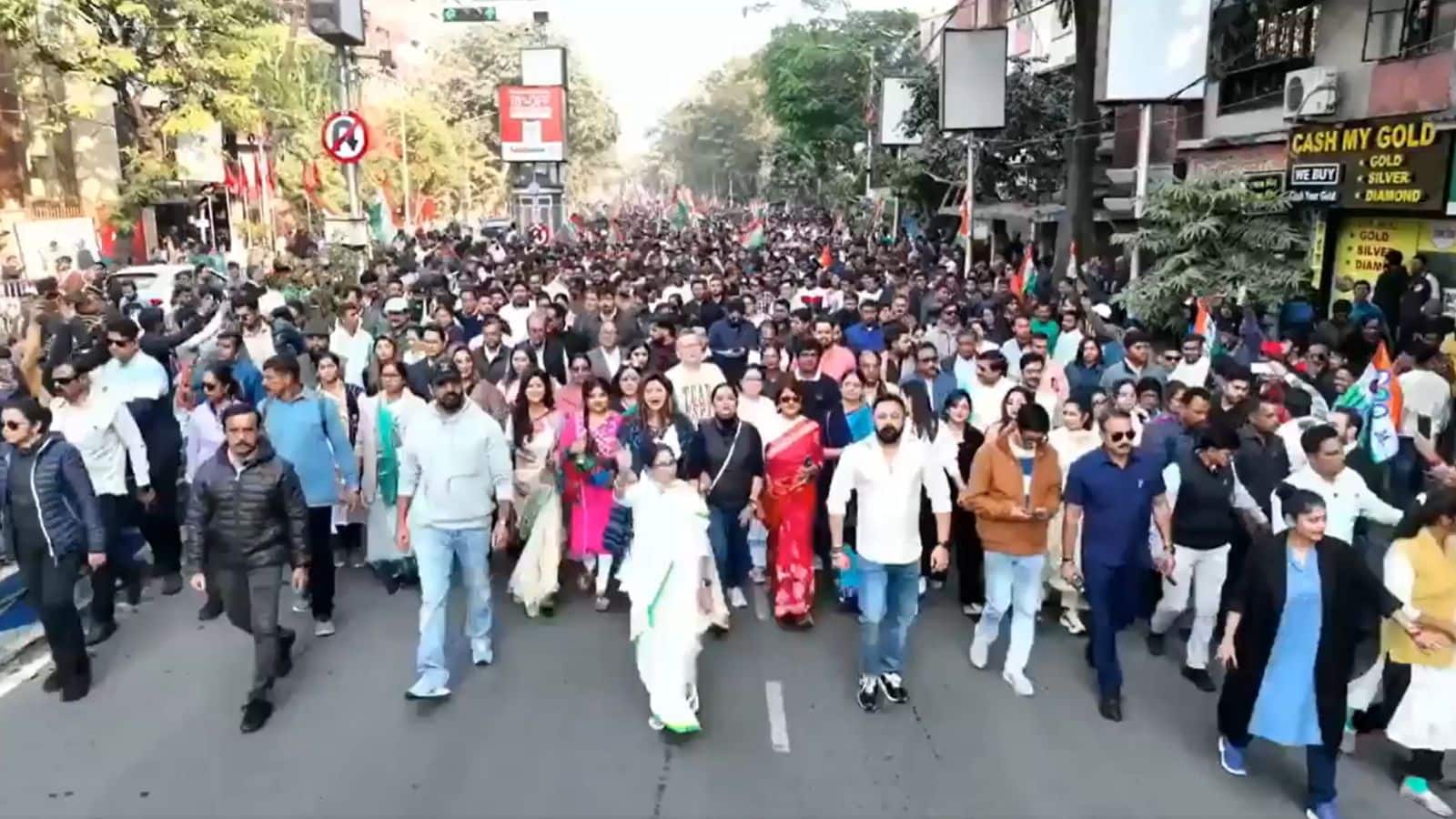 I-PAC ED Raid: 'दीदी' की ED से लड़ाई सड़क तक आई! कोलकाता में ममता बनर्जी का पैदल मार्च