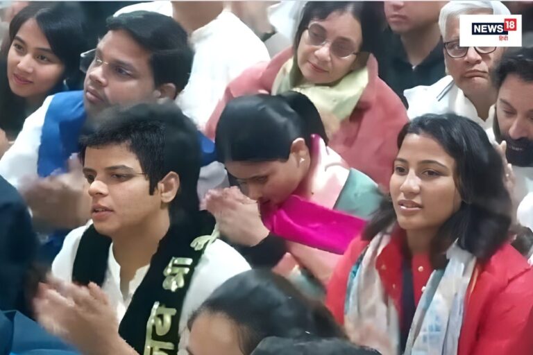 महाकाल की शरण में टीम इंडिया, भस्म आरती में लीन नजर आईं स्मृति मंधाना