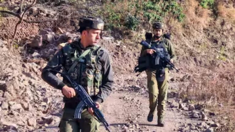 किश्तवाड़ में भीषण बर्फबारी के बीच एंटी-टेरर ऑपरेशन तेज, 3 इलाकों में मोबाइल इंटरनेट सेवाएं निलंबित