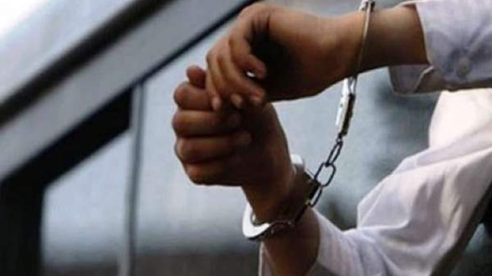 Mumbai Kidnapping Case: ₹1.5 लाख के विवाद में युवक का अपहरण, चलती गाड़ी में हथकड़ी पहनाकर पीटा गया