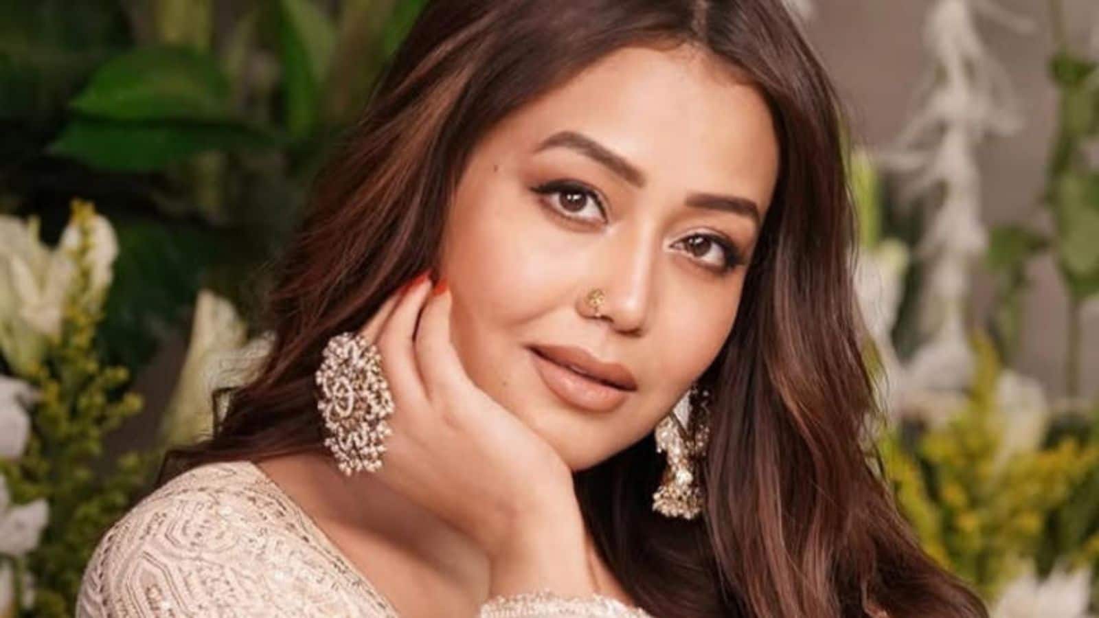 Neha Kakkar: नेहा कक्कड़ ने इंस्टाग्राम पर किया बड़ा खुलासा, लाइमलाइट से दूर होने का किया ऐलान
