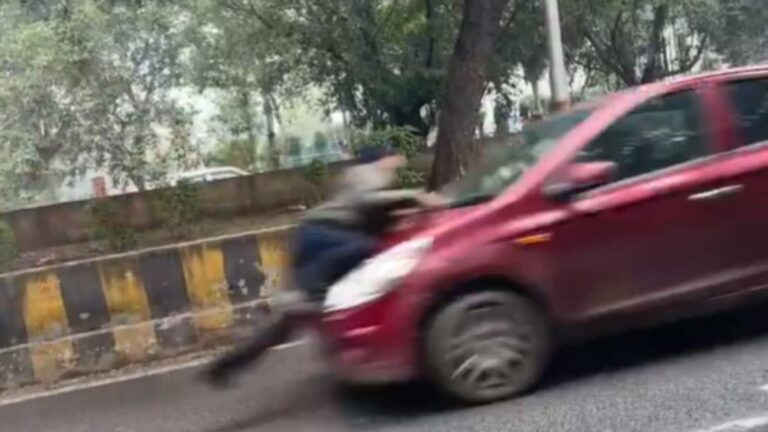 Noida Traffic Police Dragged: वाहन चेकिंग के दौरान कार चालक ने ट्रैफिक पुलिस को मारी टक्कर, करीब 500 मीटर तक घसीटा, वीडियो वायरल